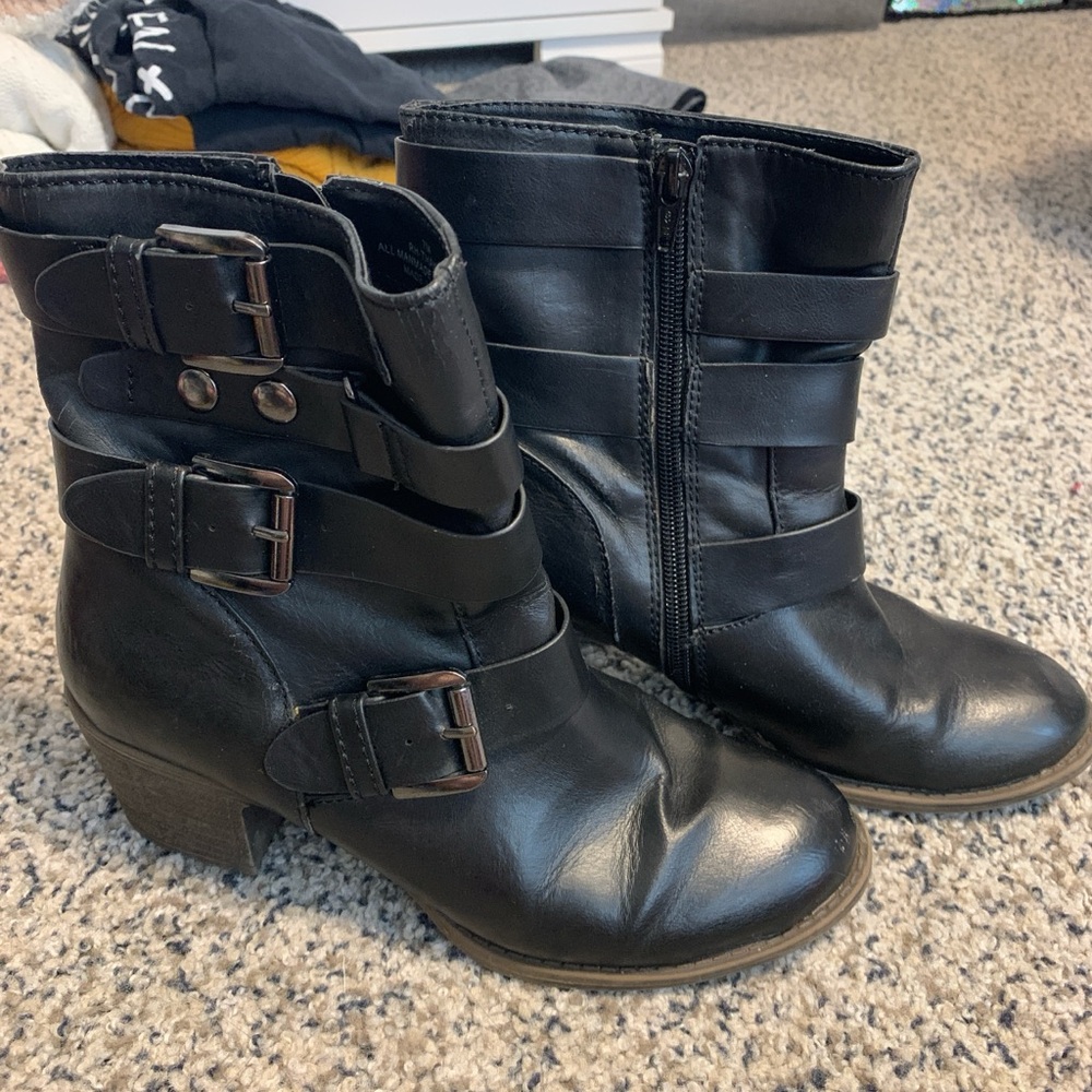 Size 7 black boots, 2 in heel